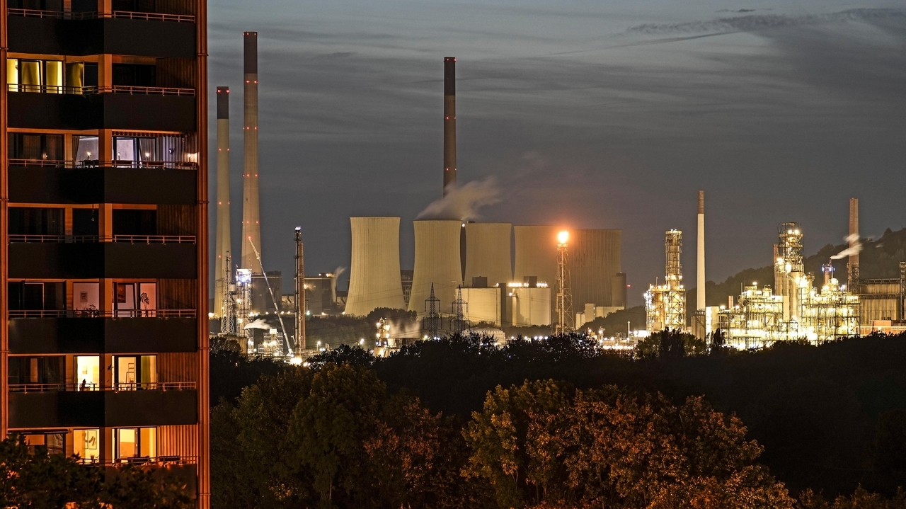 Fossil fuel interests have large, yet often murky, presence at climate talks, AP analysis finds - Vimarsana News