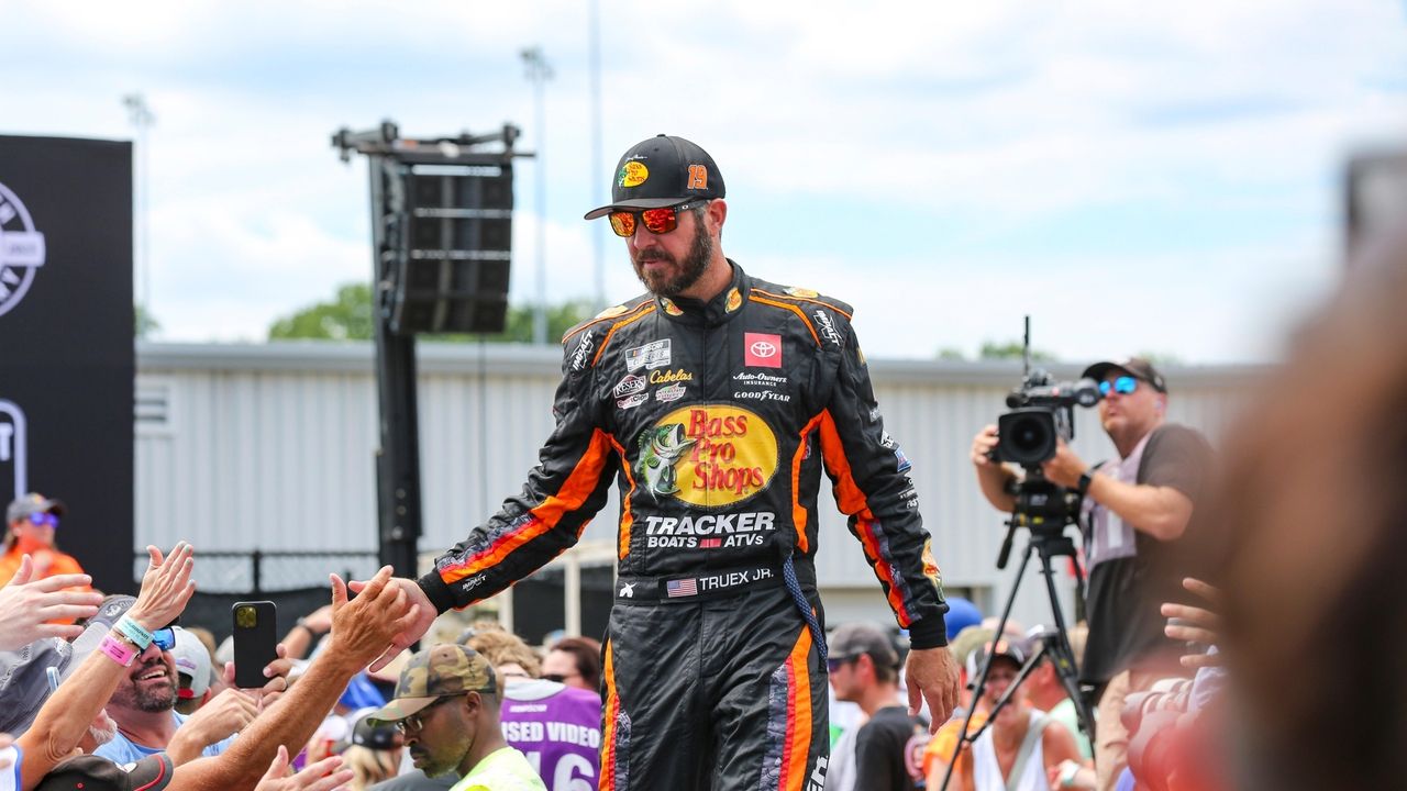 NASCAR Cup Series points leader Martin Truex Jr. resigns with Joe