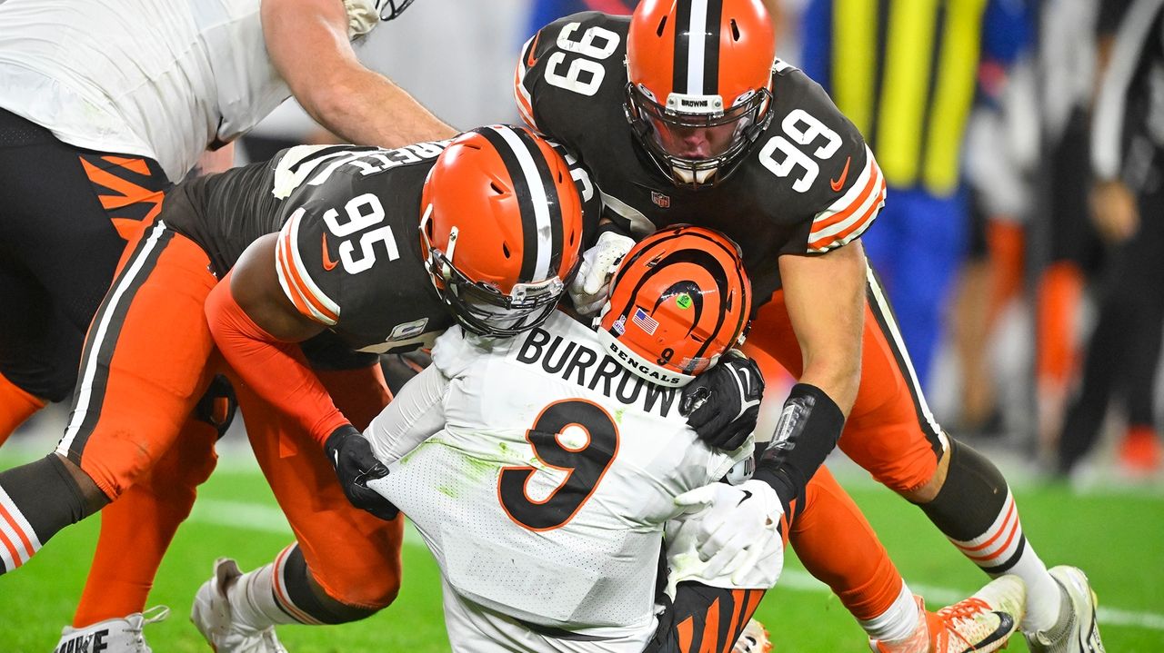 Browns' Garrett hoping to sack Burrow, Bengals on Halloween