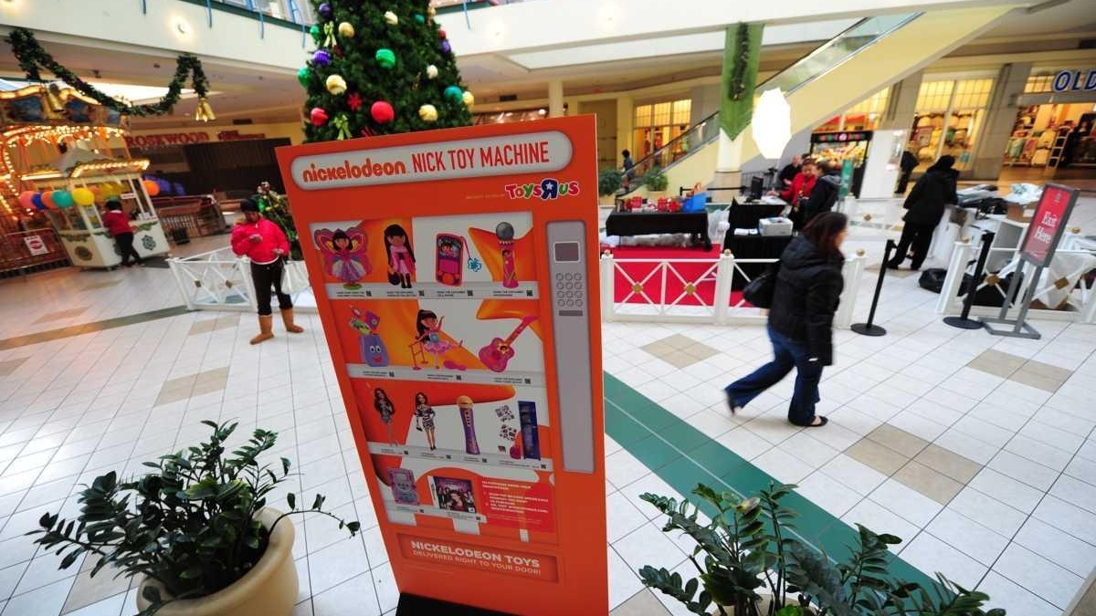 Toy-seller displays target mobile shoppers - Newsday