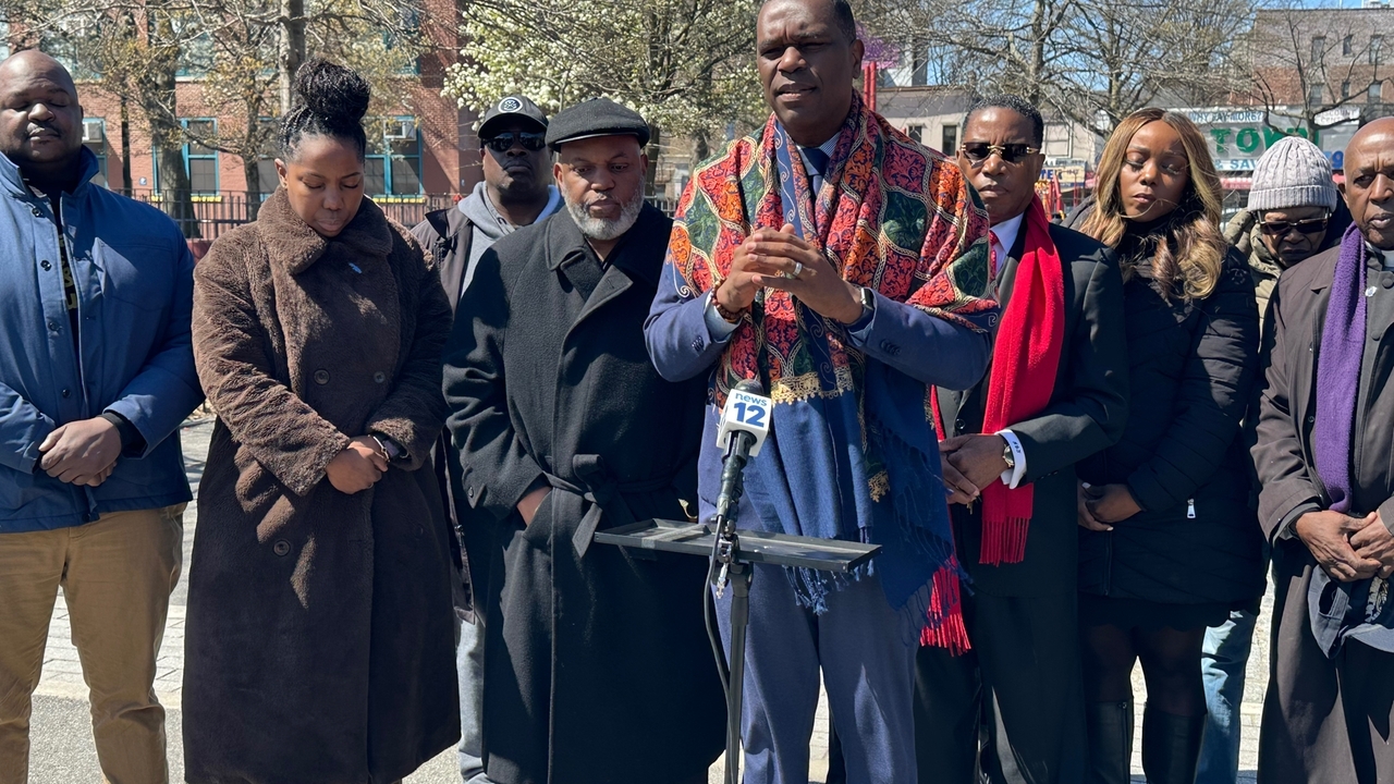 NYC Council member, Hochul aide rally with supporters to decry federal bribery probe