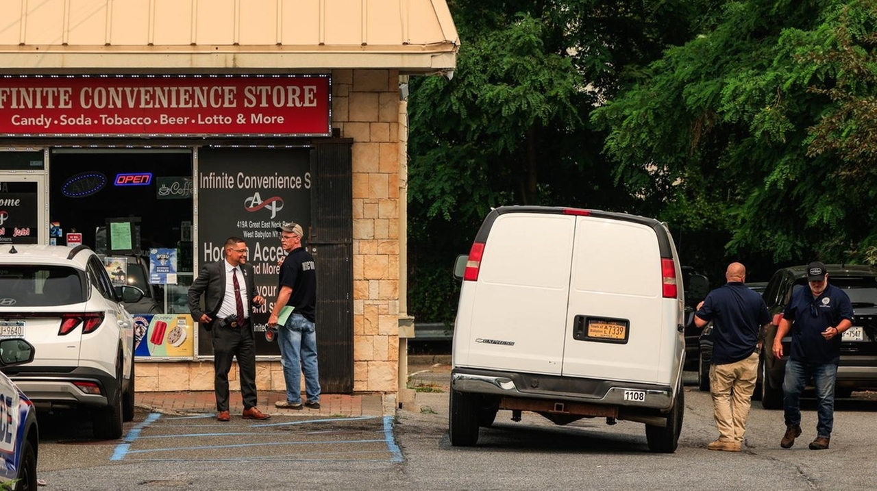 Shop near West Babylon High shut down after convenience store arrested on drug charges