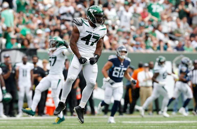 The 0-3 New York #Jets look to snag their first victory against the 2-1 Tennessee  Titans at MetLife Stadium Sunday afternoon.