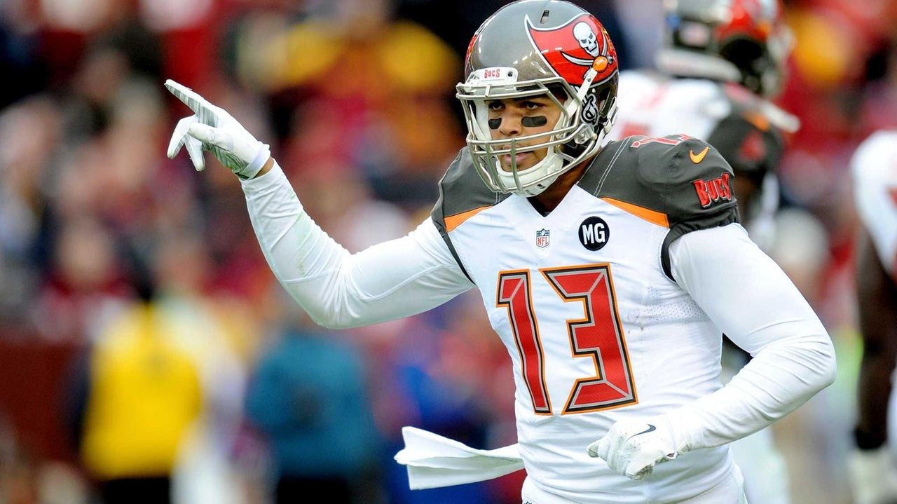 Mike Evans of the Tampa Bay Buccaneers celebrates a first down News  Photo - Getty Images