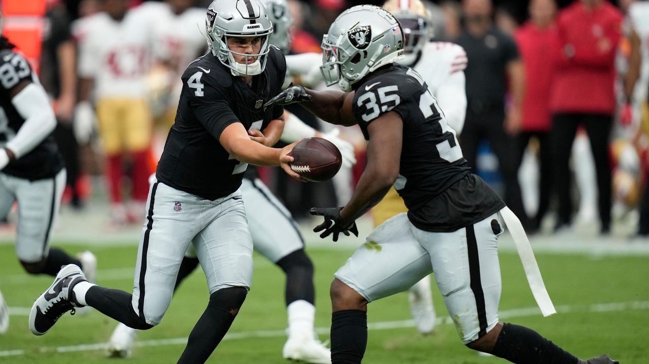 WATCH: Raiders RB Zamir White scores first TD of preseason