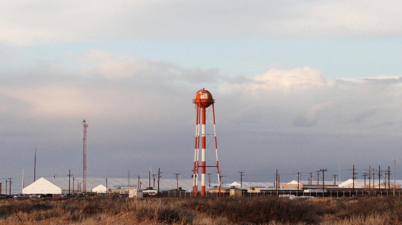 Attempted suicides, fights, pain: 911 calls reveal misery at ICE's largest detention facility