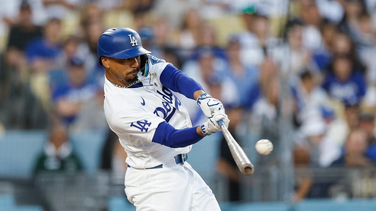 Max Muncy's 10th-inning single lifts the Dodgers past the Royals 5