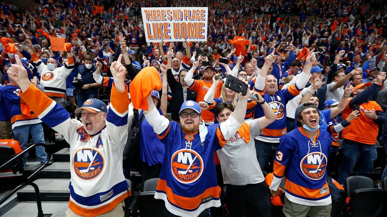 Jets Players Cheer On Islanders to Playoff Win vs. Penguins