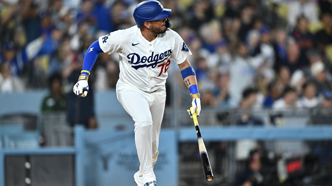Miguel Rojas' pinch-hit home run in the 7th lifts the Dodgers to a