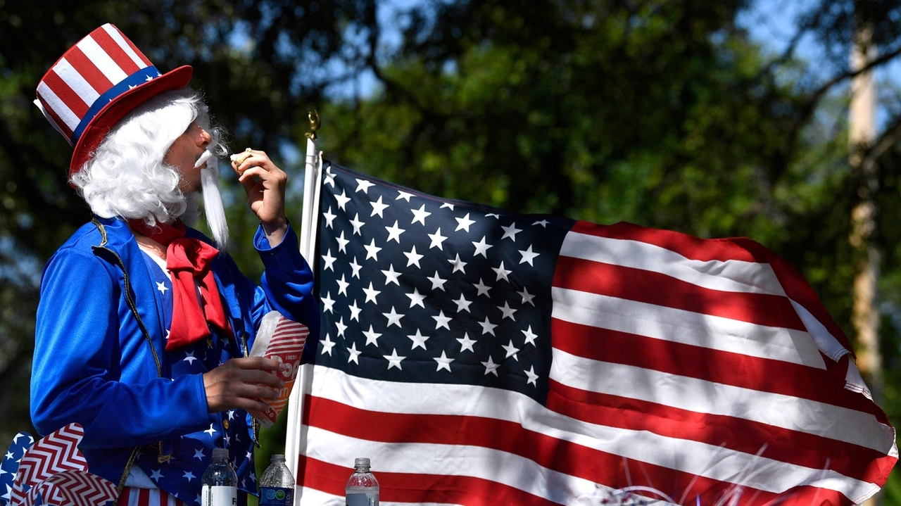 Revelers across the US brave heat and heavy downpours to celebrate Fourth of July - Vimarsana News