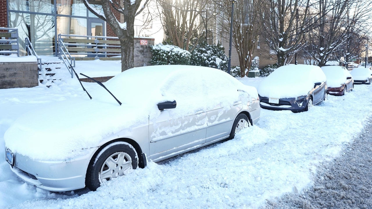 Spurs' return home delayed by snow, mechanical issues, forcing NBA to ...
