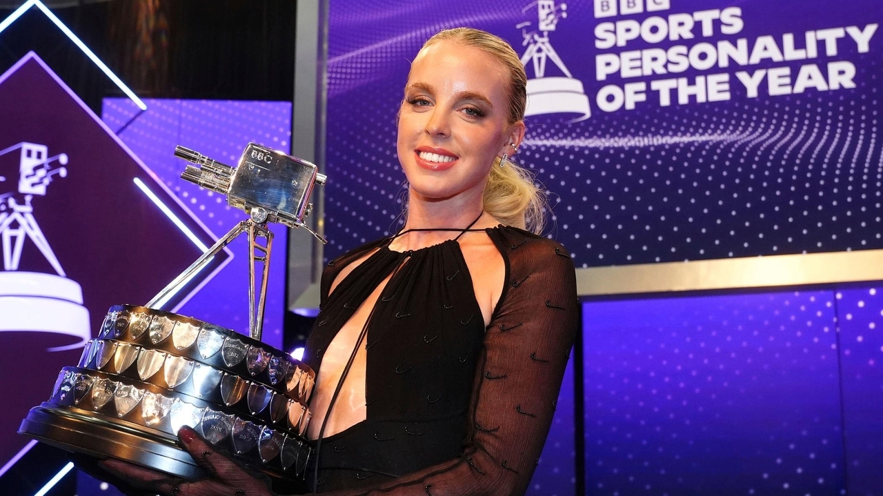 hodgkinson-beats-littler-to-prestigious-bbc-sports-award-after-winning