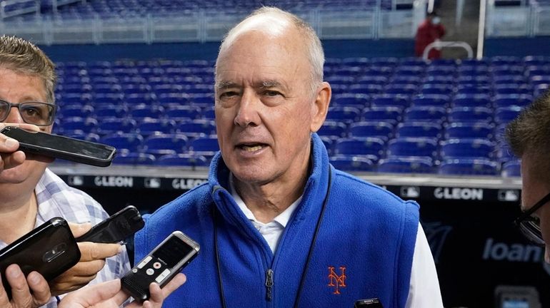 Mets team president Sandy Alderson speaks to reporters before a...