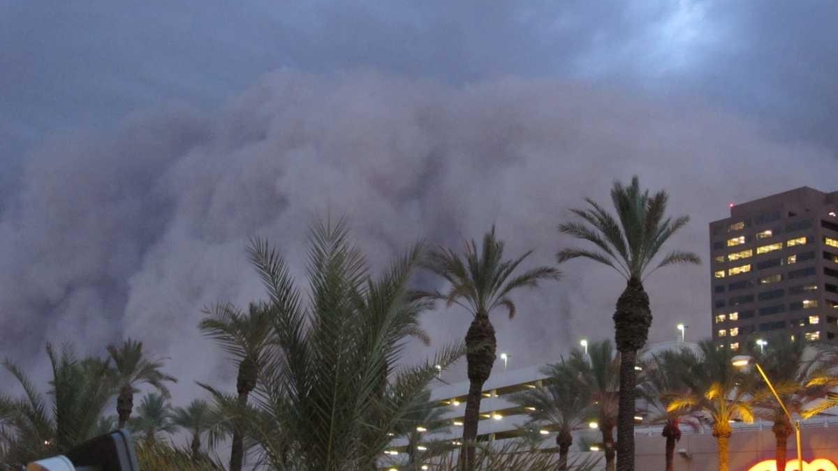 Massive dust storm sweeps through Phoenix area - Newsday