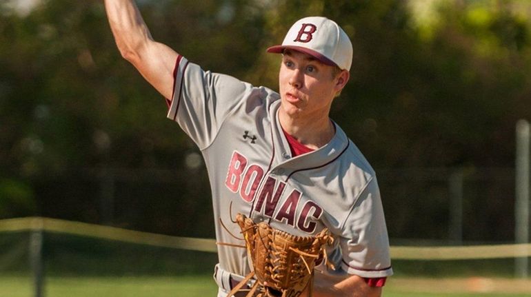 East Hampton's Kurt Matthews throws against Amityville on Monday.