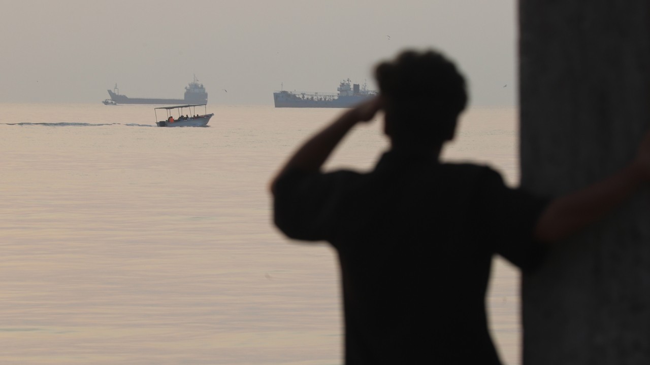 Iran remains open to talks with US under Pakistan-brokered deal as ambassador accuses Washington of undermining diplomacy, prolonging Strait of Hormuz standoff