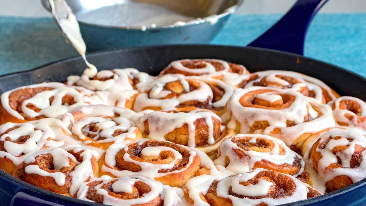 Skillet Cinnamon Rolls  © GreenPan Official Store