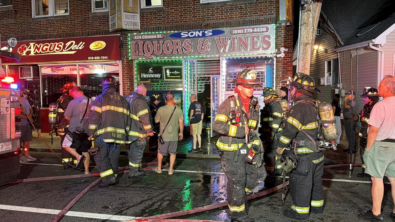 Late night fire closes Son's Liquor & Wines in Hempstead