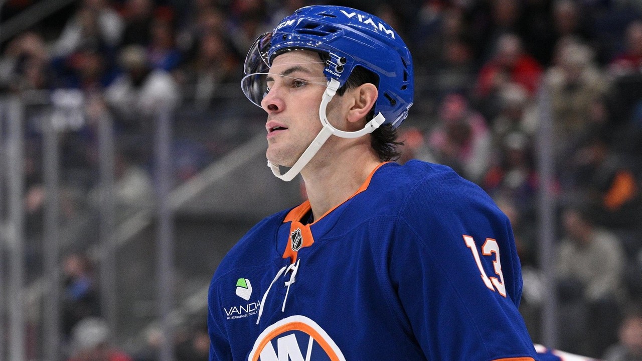 Mathew Barzal's return to the Islanders remains unknown, says GM Mathieu Darche