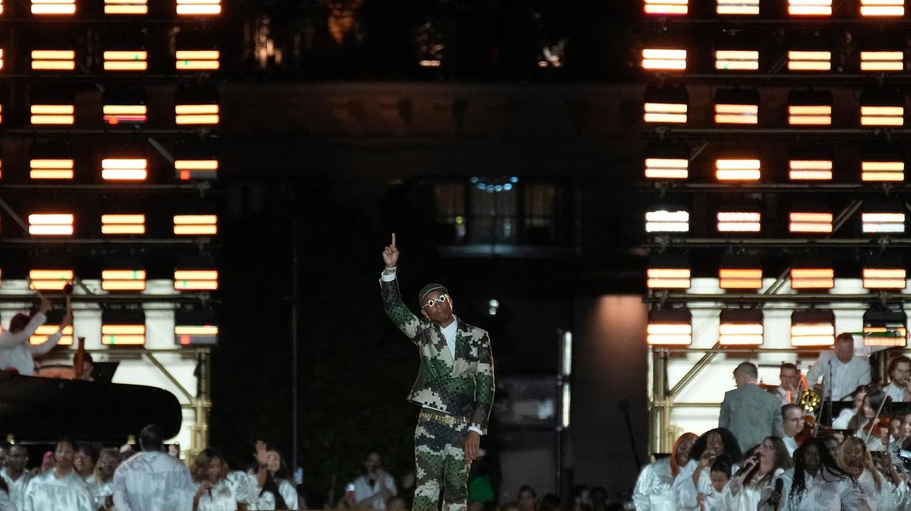 Pharrell Williams for Louis Vuitton presents a show worthy of a Hollywood  production