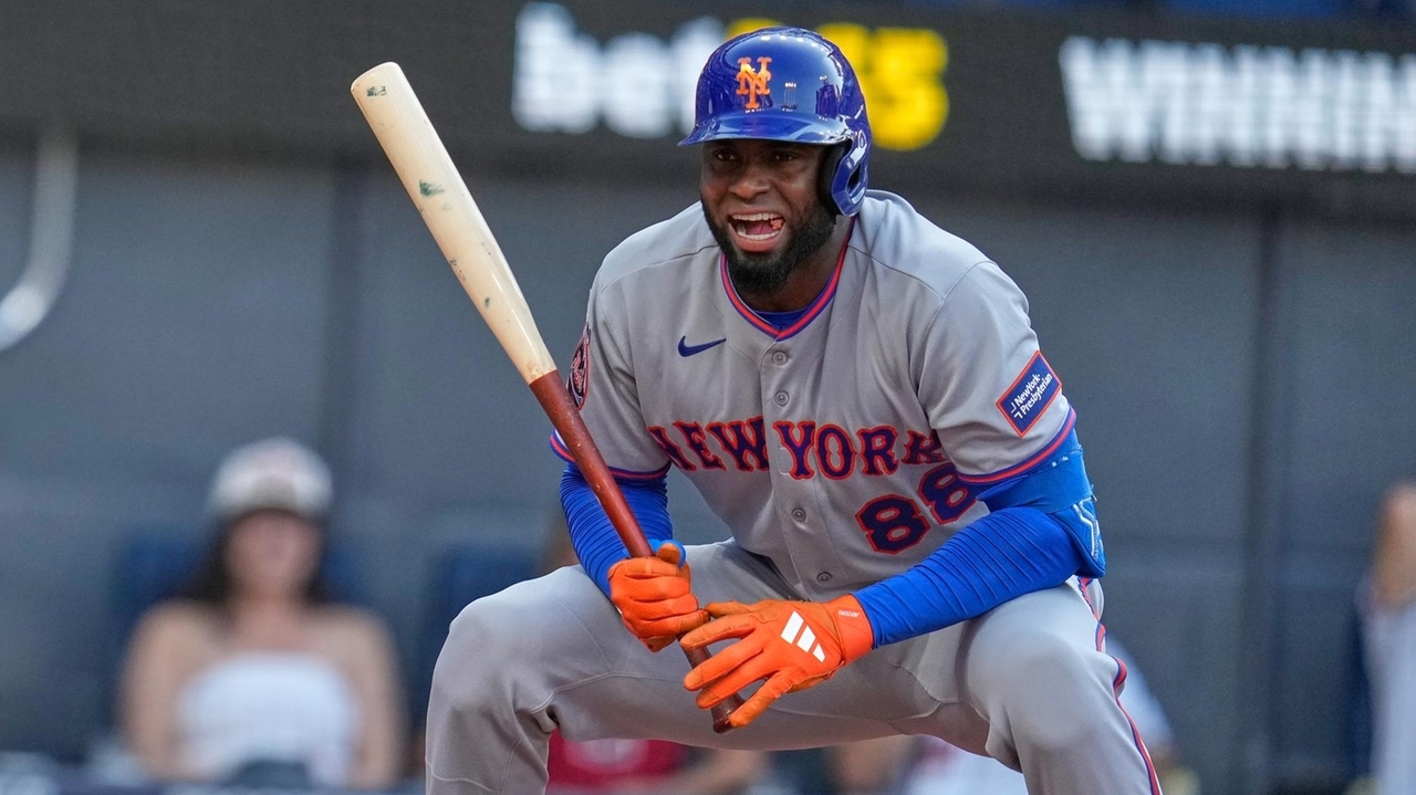 Laura Albanese: Mets should not pick up Luis Robert Jr's option