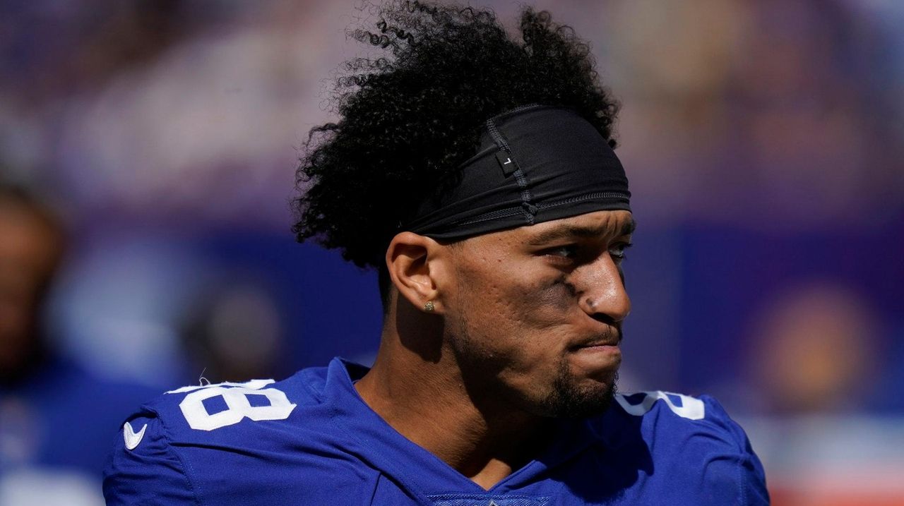 Evan Engram drops ball again at worst possible time for Giants