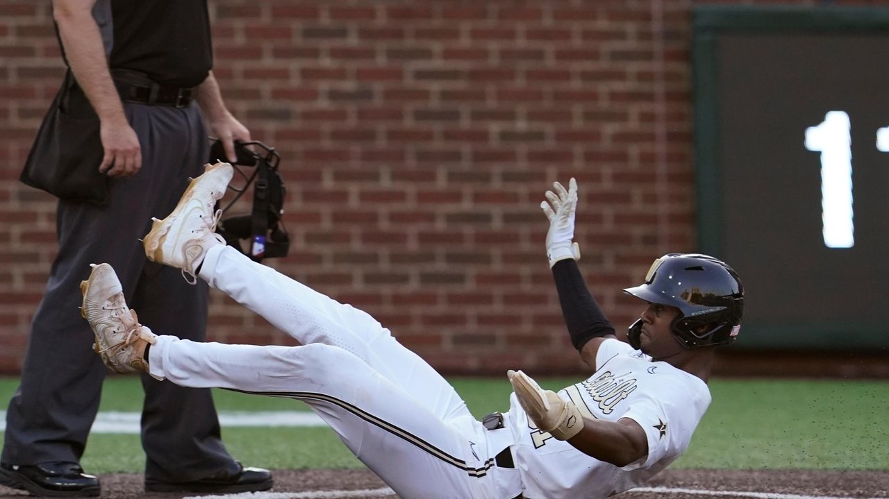 Vanderbilt scores eight early runs, routs Eastern Illinois 12-2 in Nashville Regional