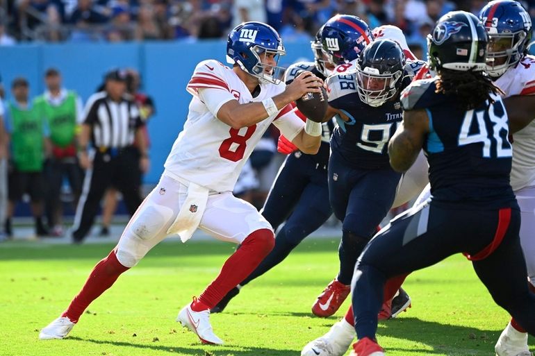 Tennessee Titans vs New York Giants in NFL week one game photos