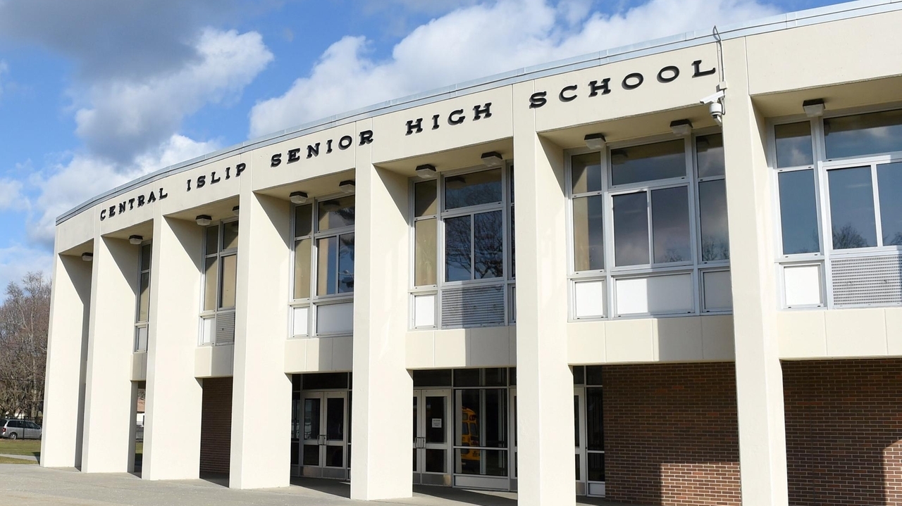 Central Islip schools to have early dismissal Thursday due to heat