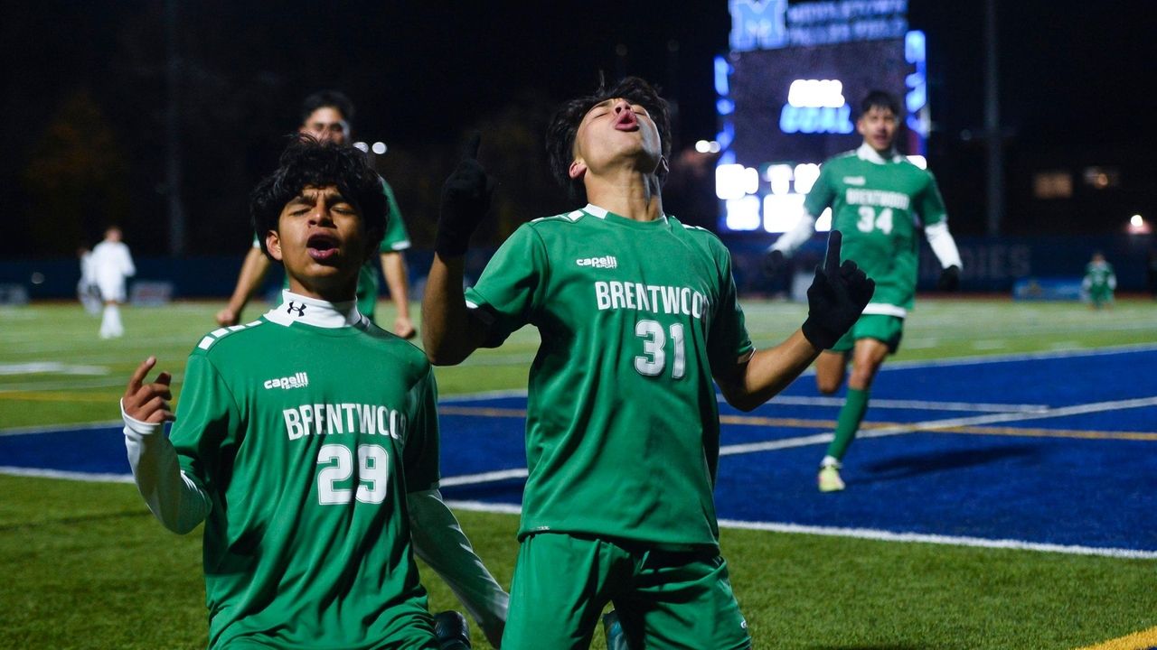 Granados' two goals lift Brentwood boys soccer in Class AAA state semis
