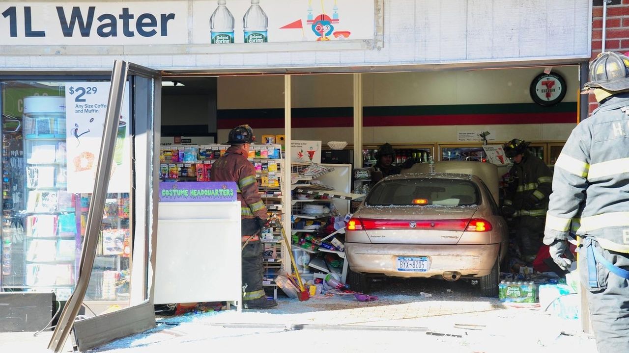 Driver makes Franklin Square 7Eleven a drivethrough Newsday