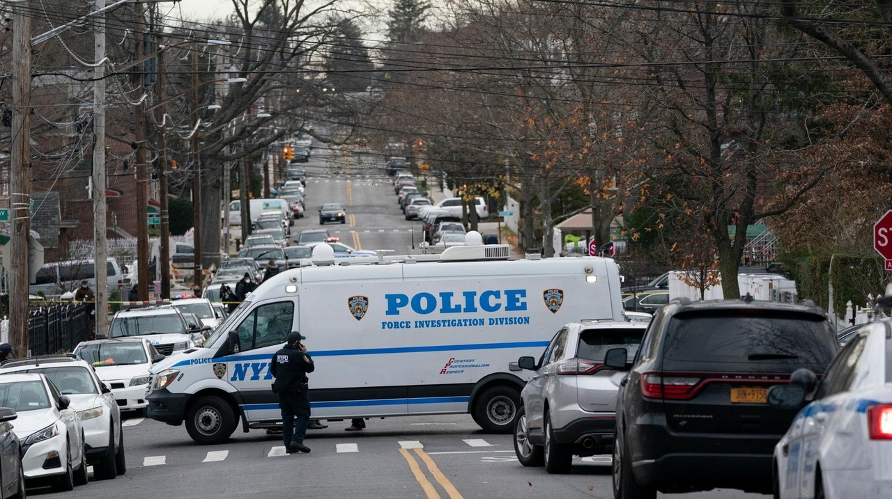 Two marshals wounded in Bronx shootout, suspect killed - Newsday