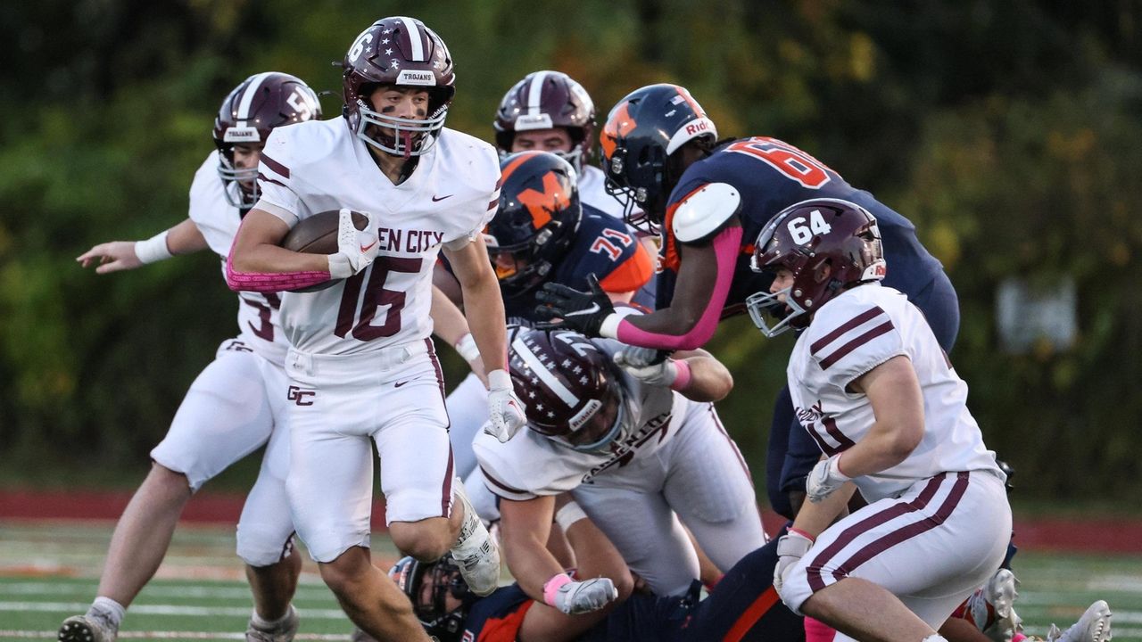 Photos Garden CityManhasset football Newsday