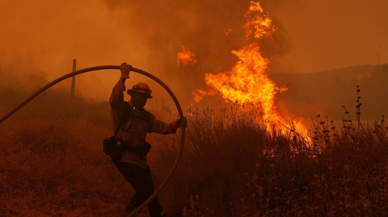 Fast-growing brush fire forces thousands to evacuate north of Los ...