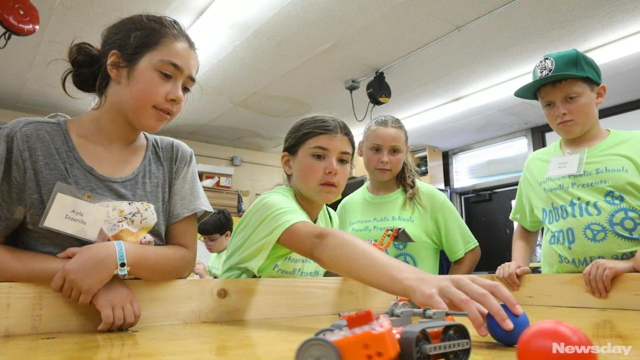 Middle school students in Levittown build robots at summer camp - Newsday