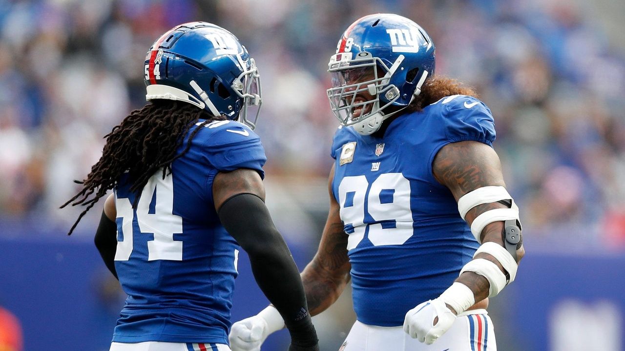 New York Giants defensive end Leonard Williams (99) is approached