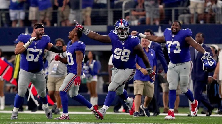 Justin Pugh #67 of the New York Giants; Victor Cruz...