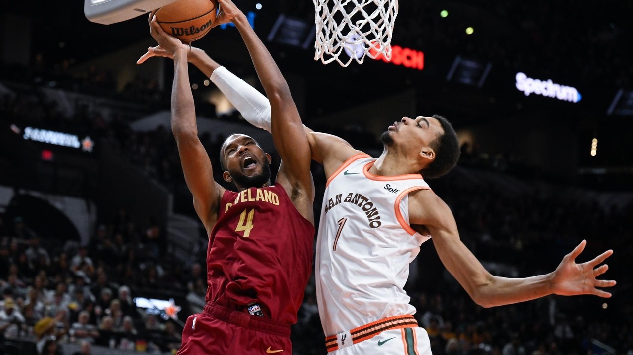 Jimmy Butler gets triple-double, Heat pull away late to top Spurs 116 ...
