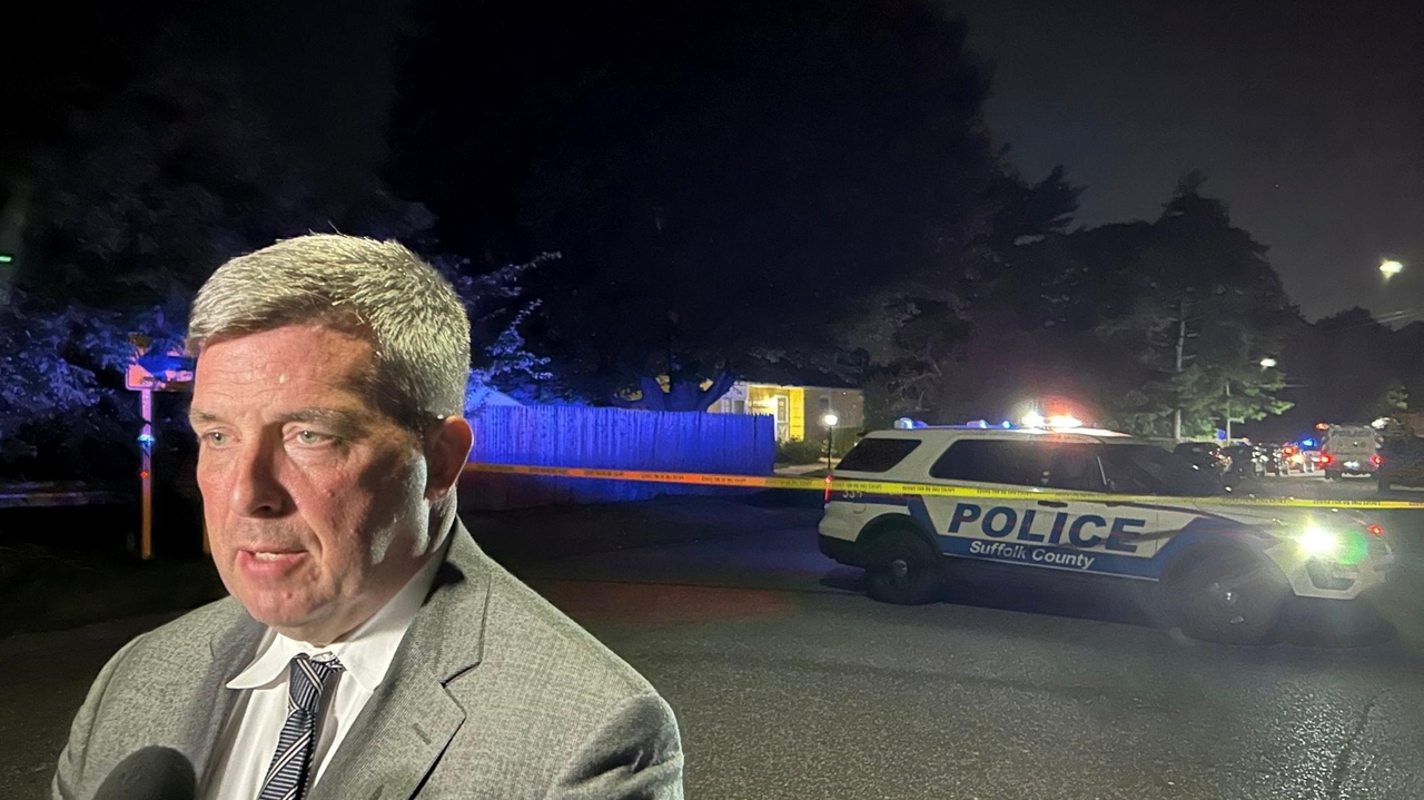 Suffolk police: Man found dead near home in North Bay Shore - Newsday