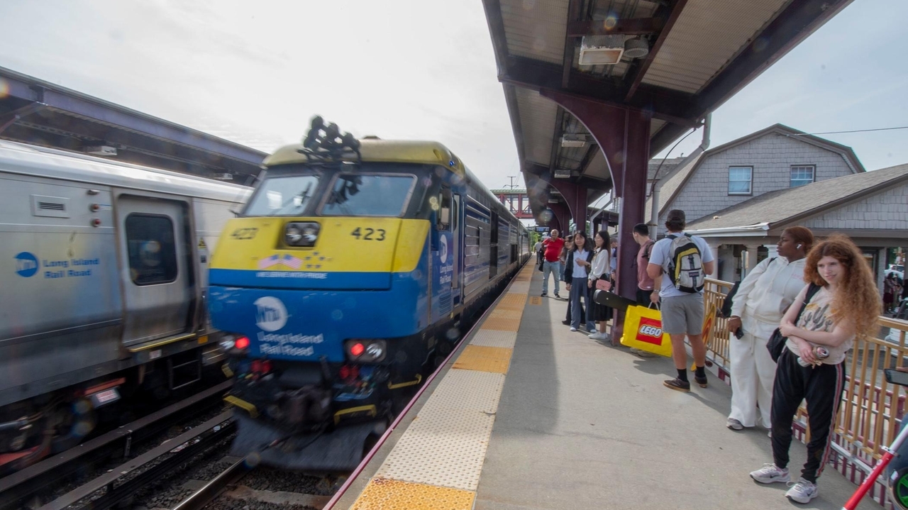 This week in Huntington newsletter: LIRR weekend disruptions, and celebrating and Islanders hero