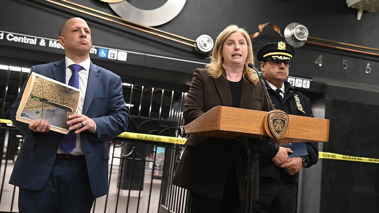 Chaos Erupts at Grand Central: Police Fatally Shoot Stabbing Suspect in Dramatic Scene