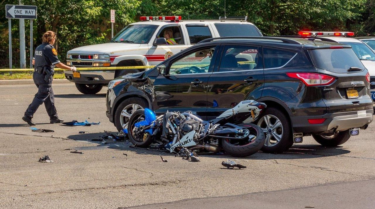 Motorcyclist seriously hurt in Rocky Point crash, police say - Newsday