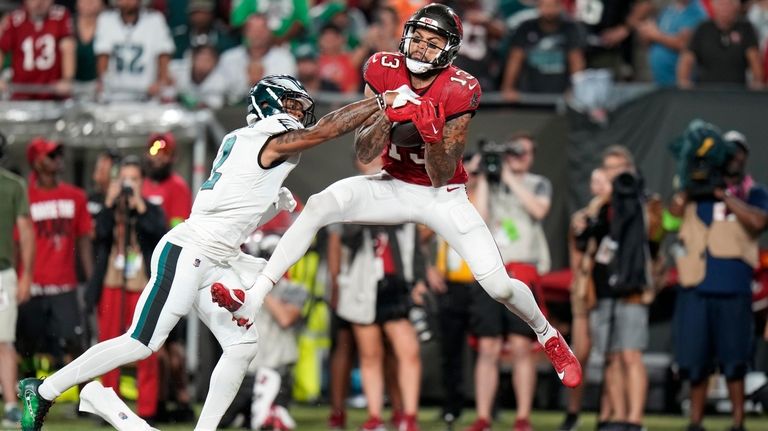 Jalen Hurts throws for TD, runs for another as Eagles thump Buccaneers  25-11 to remain unbeaten – NewsNation