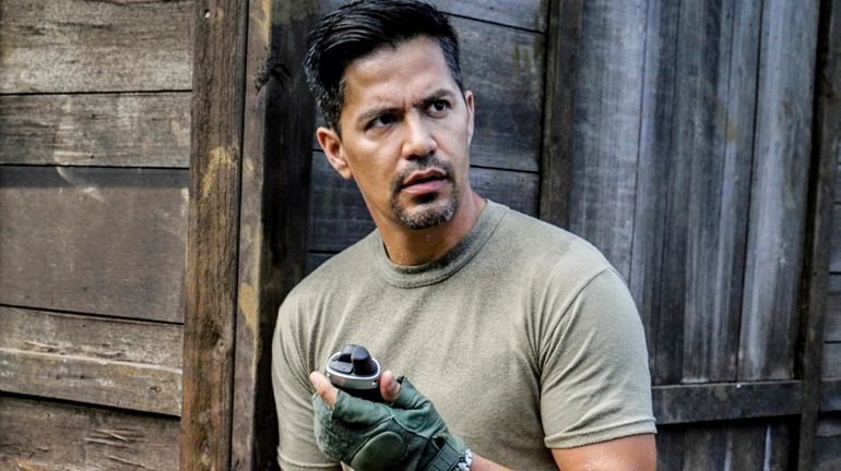 Jay Hernandez is nothing like Tom Selleck in CBS' reboot...