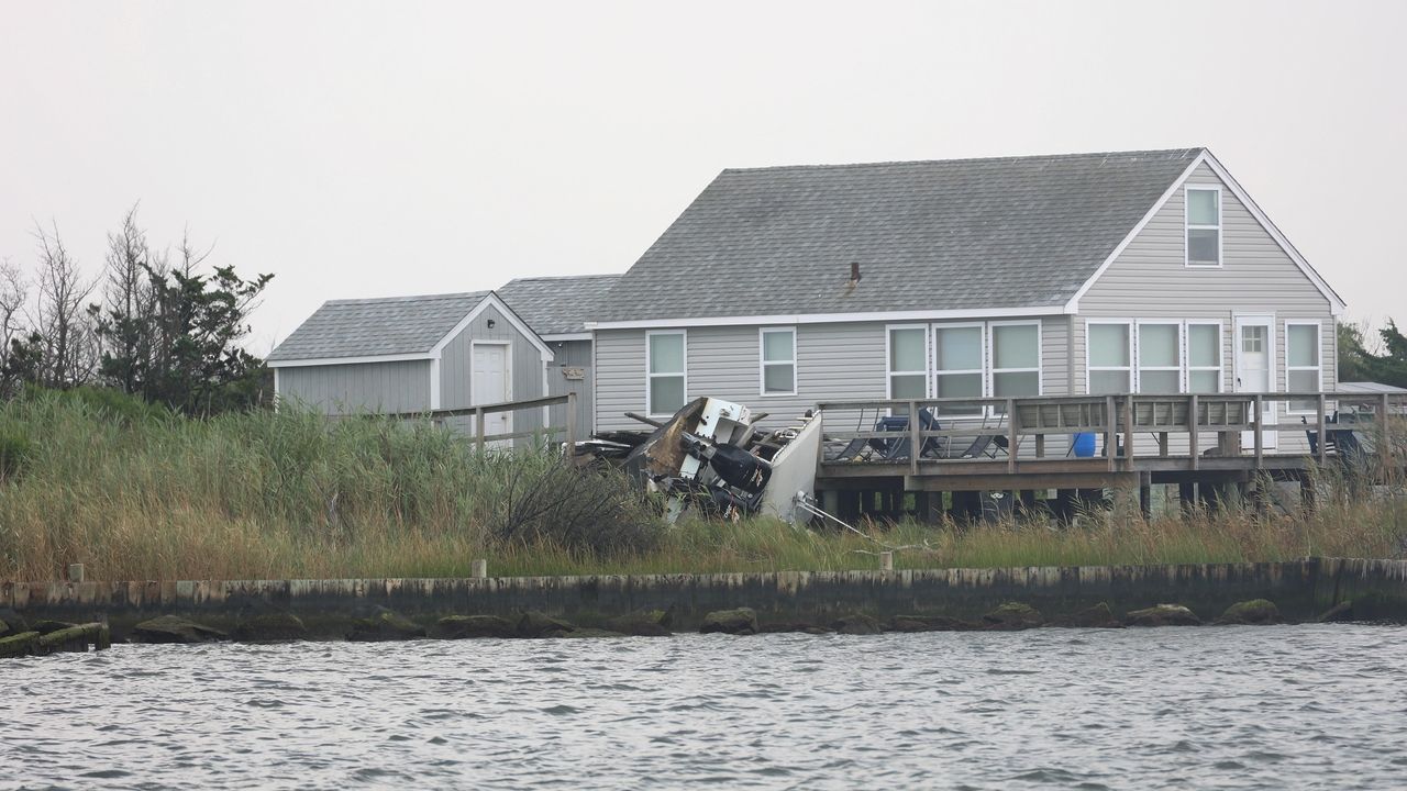 Bellport man dies after boat crashes into house off Fire Island, police