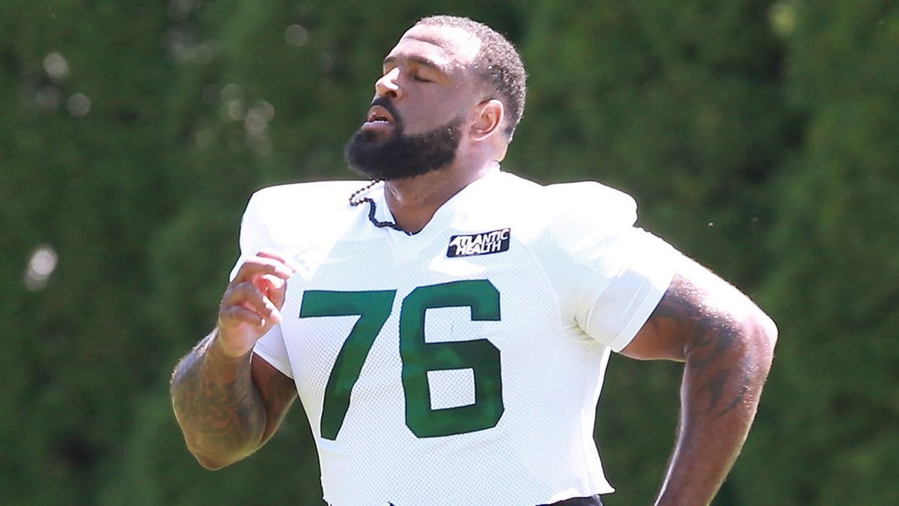 Jets' Duane Brown practices for the first time since shoulder