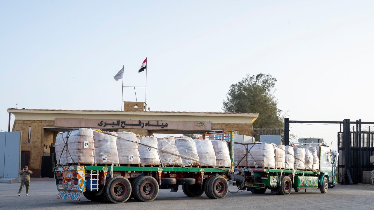 Israel will reopen Gaza's border crossing with Egypt on Sunday, after nearly 2 years of closure