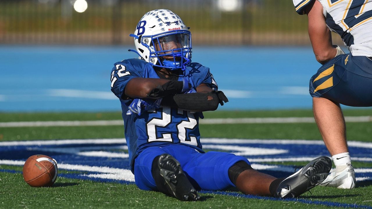 Keahey carries North Babylon football to win over West Babylon Newsday