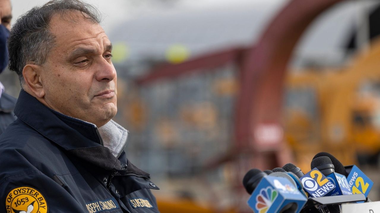 Oyster Bay Town Board OKs 2023 Budget That Freezes Taxes Newsday