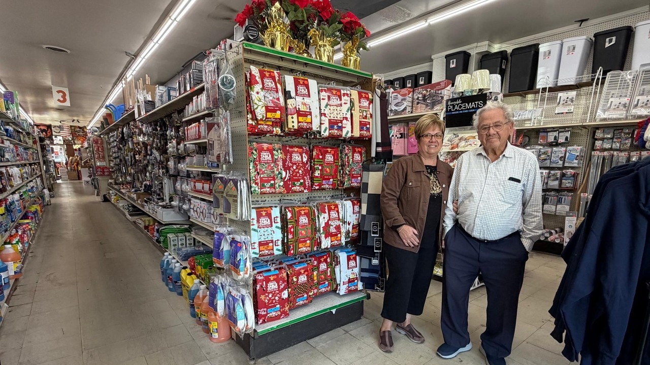 J&R Discount to close in Massapequa Park after building sale - Newsday